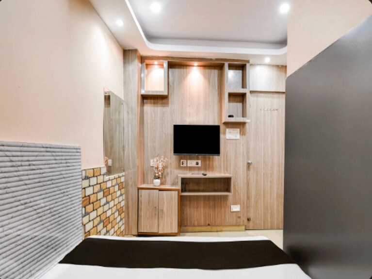 A Couple Friendly Budget Guest House At Central Kolkata In Esplanade Area - Kolkata