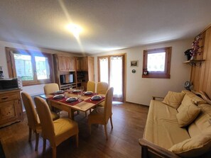 Living area - 100m from ski slopes, 1st floor, terrace, tv, ski locker, 50m², Montgenèvre (Montgenèvre)