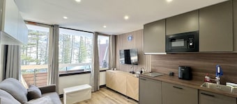 300m from shops, 5th floor, view firs, balcony, tv, ski locker, 21mÂČ, Vars