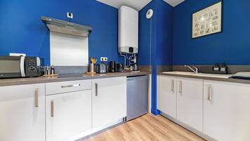 Fridge, microwave, coffee/tea maker, toaster