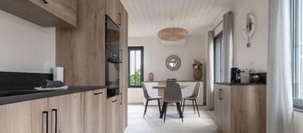 Maison design et climatisée avec jardin