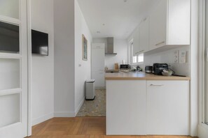 Fridge, microwave, oven, coffee/tea maker