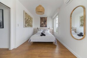 1 habitación, tabla de planchar con plancha, cuna de viaje y wifi 