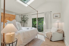 3 bedrooms, iron/ironing board, travel cot, WiFi