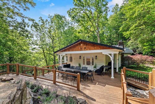 7 BDR Retreat w/Guest Houses + Waterfall+Free Tix