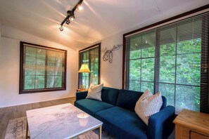 Unclassified image, 5 of 23, button