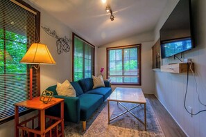 TV, fireplace, offices - Spacious 6BR Compound | Free Tix | 15 Min to Town (Hendersonville)