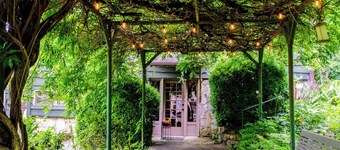 Spacious 6BR Compound | Free Tix | 15 Min to Town