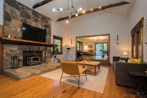 TV, fireplace, offices