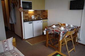 Dining - 150m from shops, 3rd floor, balcony, tv, 20m², Méribel-Mottaret (Méribel - Les Allues)