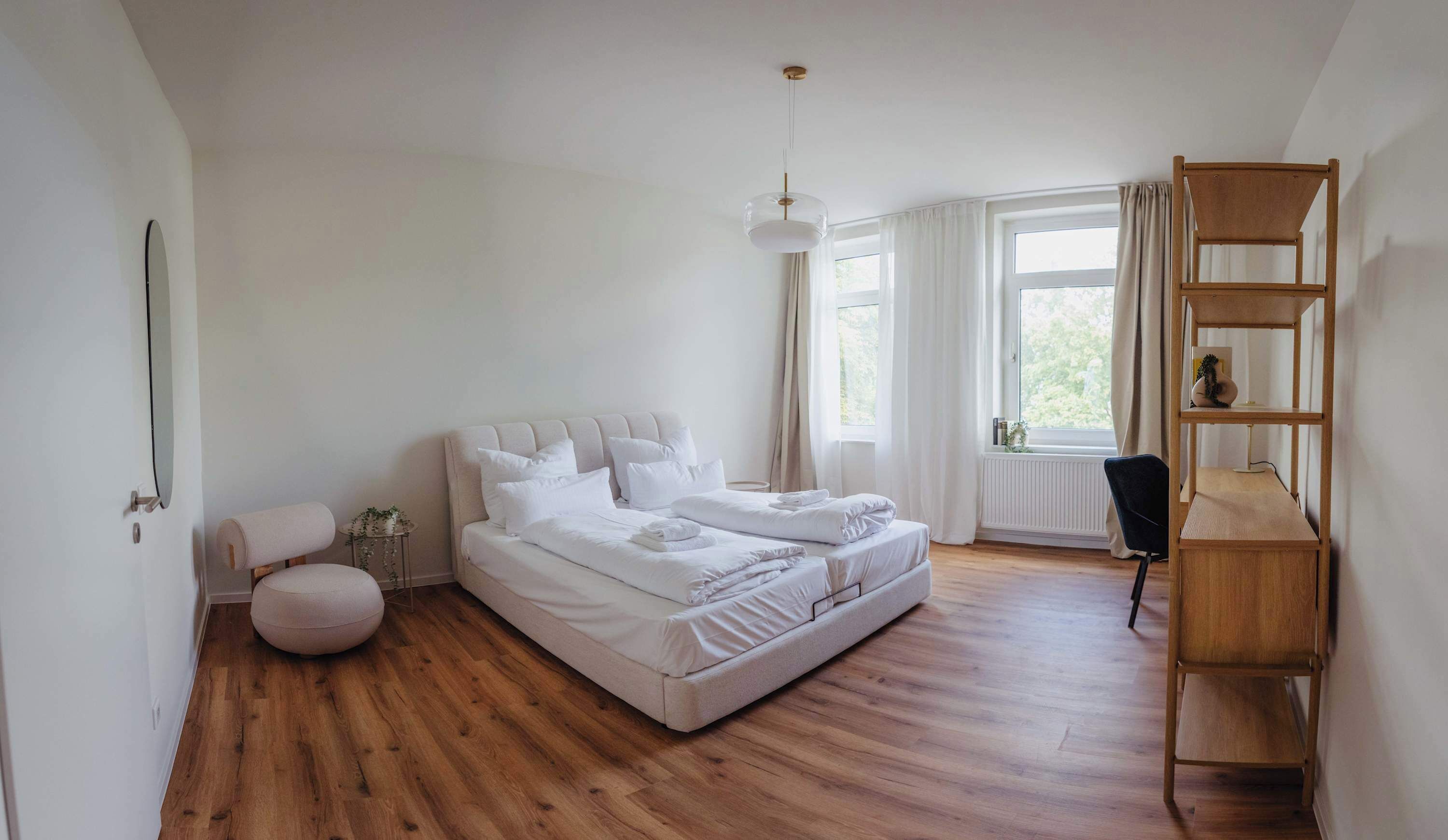 2 bedrooms, desk, iron/ironing board, WiFi