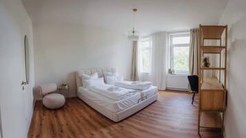 2 bedrooms, desk, iron/ironing board, WiFi