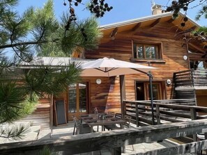 Outdoor dining - Chalet, 200m from resort center, view mountain, terrace, balcony, fireplace or stove, tv, ski locker (Vars)