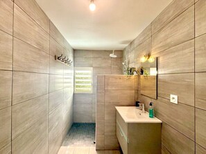 Shower, towels - Case Hermione – Mountain View in Hell-Bourg (Hell Bourg)