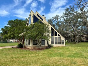 Exterior - NEW* The Cozy Corner | Windermere Oaks | Lake Travis (Spicewood)