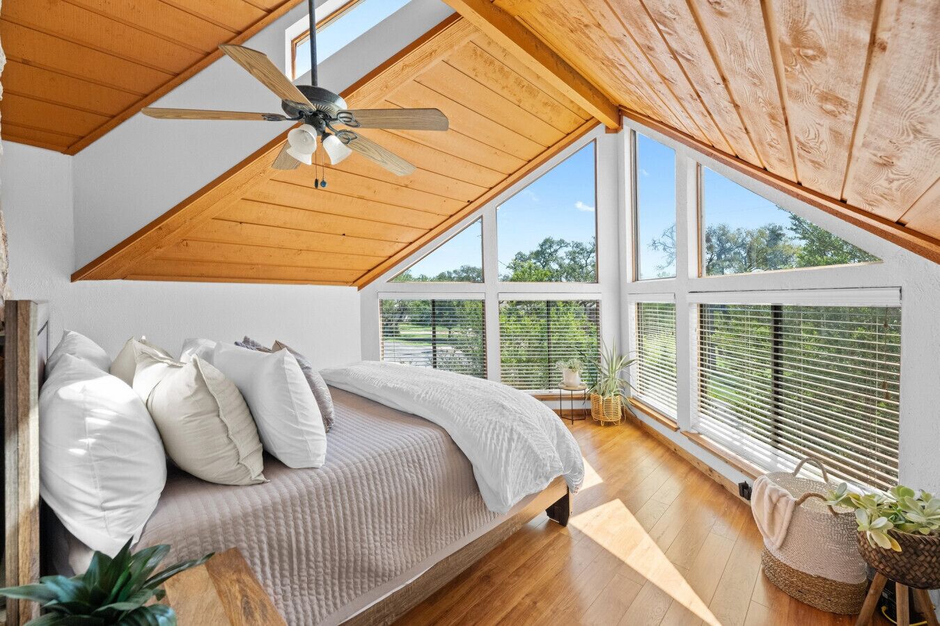 2 habitaciones, tabla de planchar con plancha y cuna de viaje 