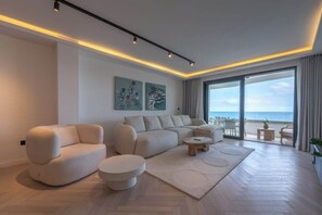 Flat-screen TV, offices - Panoramic sea views | PT by Homega (St. Julian's)