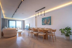 Unclassified image, 2 of 51, button