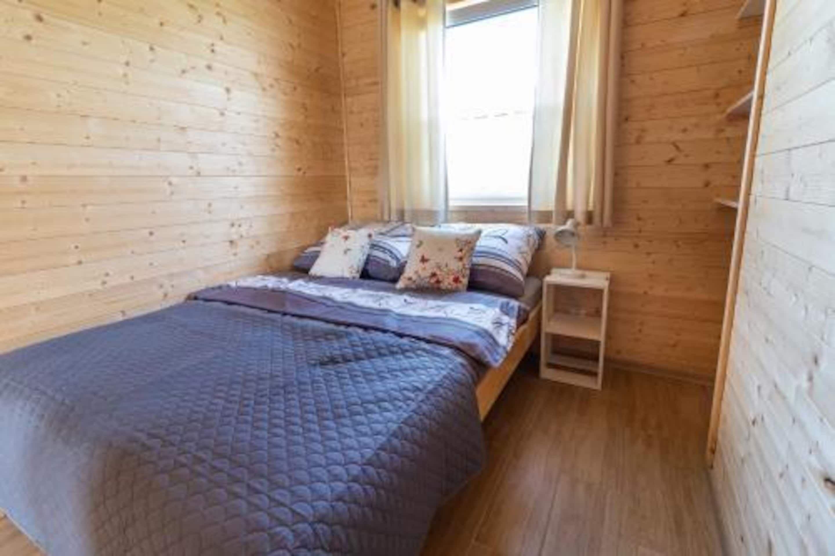 House | 1 bedroom, individually furnished