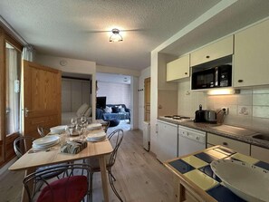 Kühlschrank, Mikrowelle, Geschirrspüler