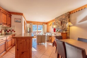 Interior - 200m from resort center, 4th floor, fitness, swimming pool, sauna, hammam, tv, 62m², La Plagne (La Plagne)