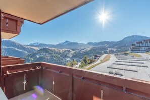 Property grounds - 200m from resort center, 4th floor, fitness, swimming pool, sauna, hammam, tv, 62m², La Plagne (La Plagne)