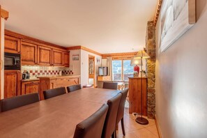 Dining - 200m from resort center, 4th floor, fitness, swimming pool, sauna, hammam, tv, 62m², La Plagne (La Plagne)