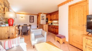 Living area - 10m from ski slopes, 4th floor, fitness, swimming pool, sauna, hammam, tv, 62m², La Plagne (La Plagne)