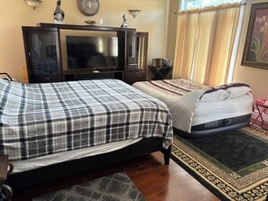 3 bedrooms, iron/ironing board, Internet, bed sheets