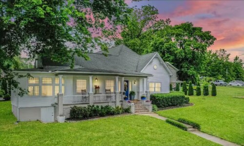 Historic Home in Downtown Clinton