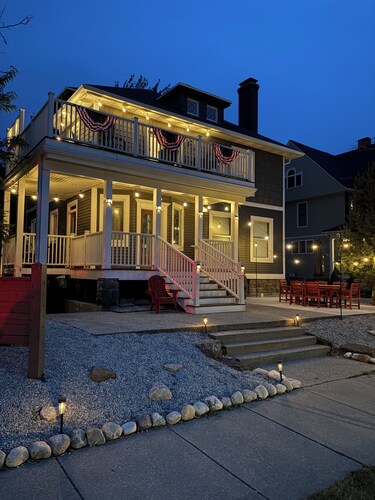 Franklins Grand Getaway House