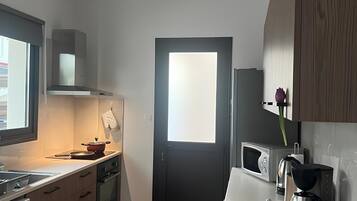 Kylskåp, mikrovågsugn, ugn och spishäll