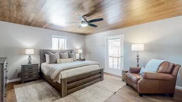 4 Schlafzimmer, Schreibtisch, Bügeleisen/Bügelbrett, WLAN