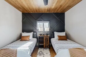 4 bedrooms, desk, iron/ironing board, WiFi