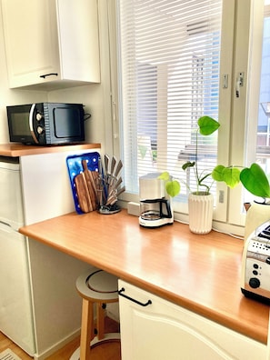 Mikrovågsugn, ugn, spishäll och diskmaskin
