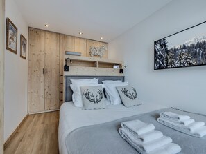 2 bedrooms, WiFi, bed sheets