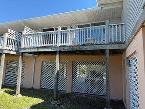 A building with a balcony, lattice window screens, and a flat roof. - Charming 1-bedroom apartment in amazing Nokomis (Nokomis)