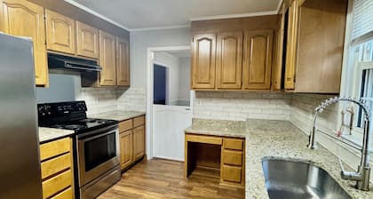 4BR Clemson Retreat:Safe, Quiet Street Near Campus & Parks