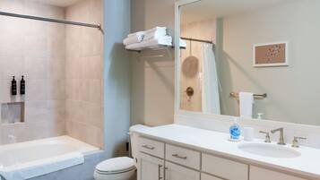 Apartment, 2 Bedrooms | Bathroom | Combined shower/tub, free toiletries, hair dryer, towels