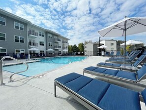 Een seizoensgebonden buitenzwembad