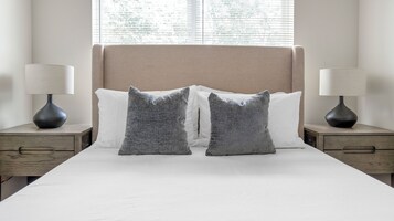 Íbúð - 2 svefnherbergi | Sérhannaðar innréttingar, sérvalin húsgögn, rúmföt