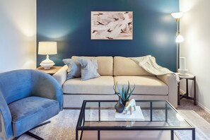 Apartment, 2 Bedrooms | Living area