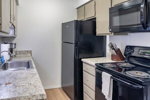 Apartment, 2 Bedrooms | Private kitchen