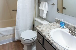 Apartment, 2 Schlafzimmer | Badezimmer