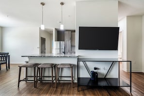 Apartment, 1 Bedroom | Private kitchen | Full-sized fridge, microwave, oven, stovetop