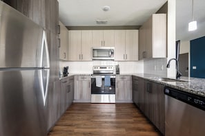 Apartment, 1 Bedroom | Private kitchen | Full-size fridge, microwave, oven, stovetop - Landing Melbourne Duran East (Melbourne)
