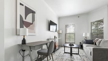 Apartemen, 1 kamar tidur | Area keluarga | Televisi 50-inci dengan saluran TV digital