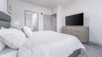 Apartemen, 2 kamar tidur | Didekorasi berbeda-beda dan dilengkapi dengan perabotan berbeda-beda