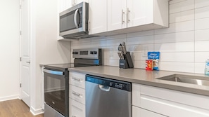 Apartment, 3 Bedrooms | Private kitchen | Full-sized fridge, microwave, oven, stovetop