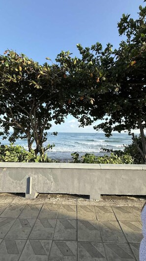 Beach nearby, sun-loungers, beach towels